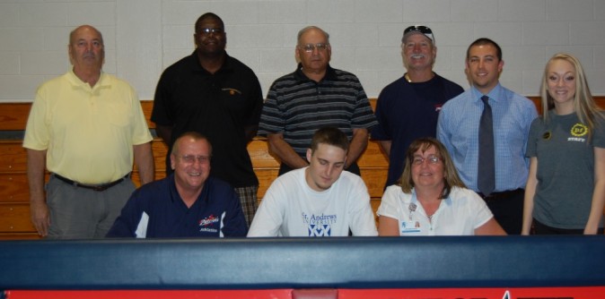 Men's Basketball signs Michael Wood