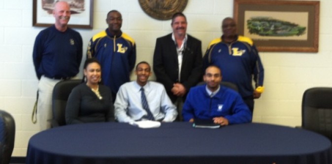 Men's Basketball signs another player
